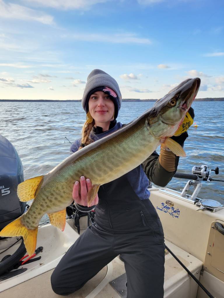 *katia And Her Netman* - Musky, Tiger Musky & Pike (esox) - Lake 