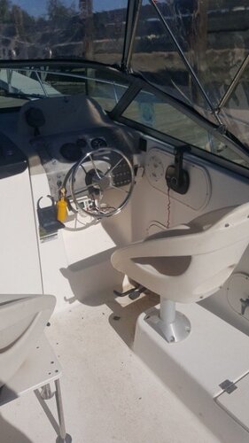 bayliner-trophy-2052-Helm.jpg