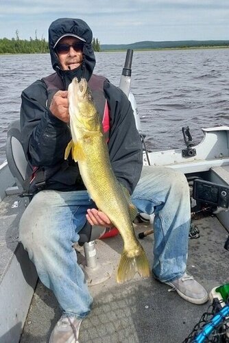 30+ inch walleye.JPG